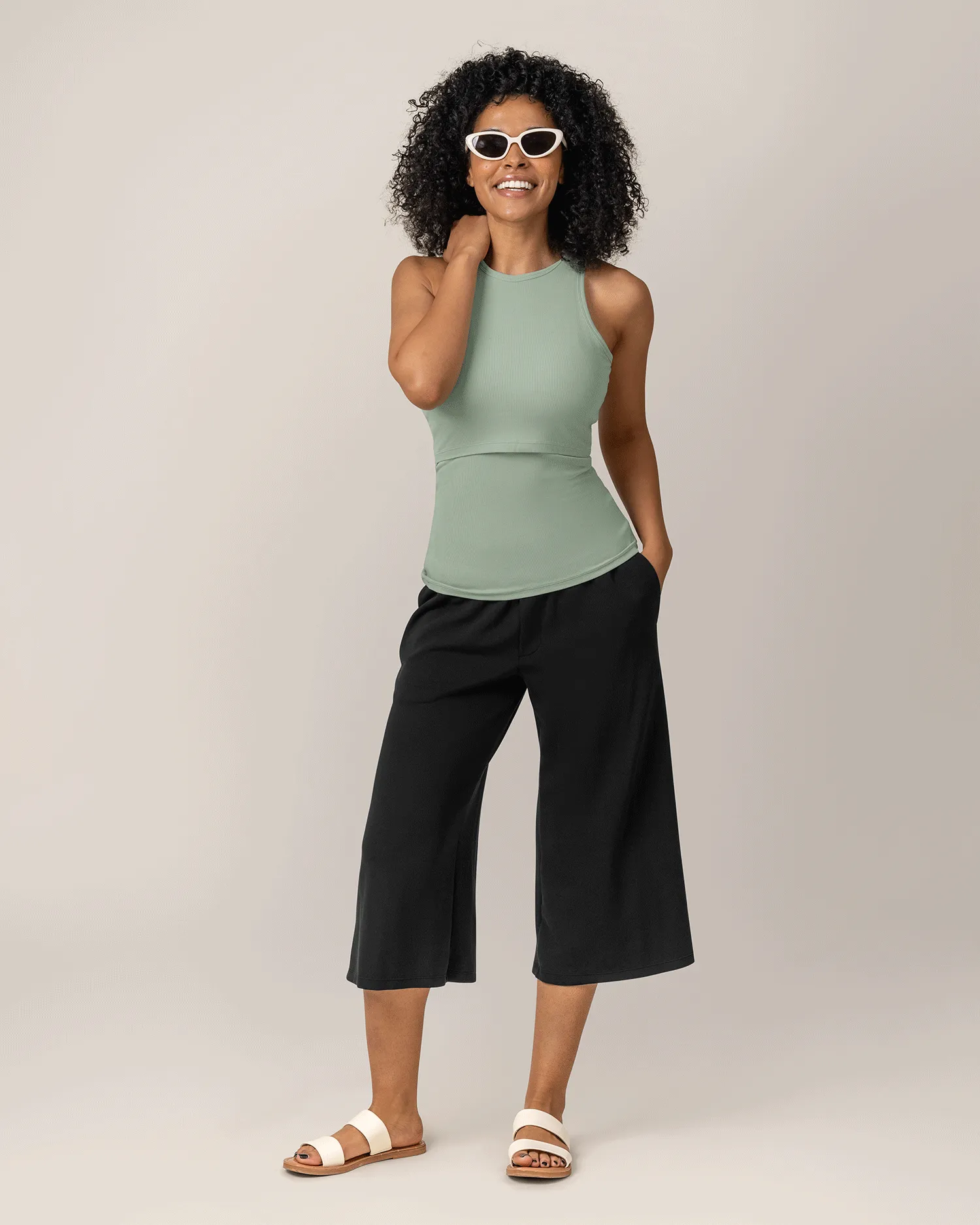 Evie Maternity & Postpartum Pull-On Cropped Pant | Black